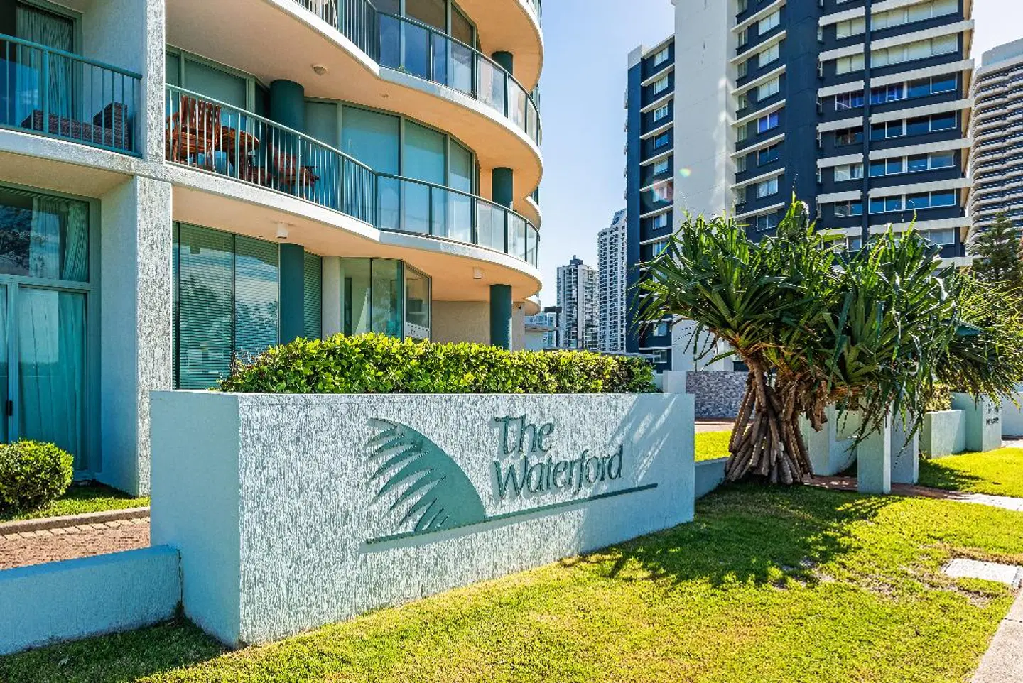 The Waterford on Main EXTERIOR