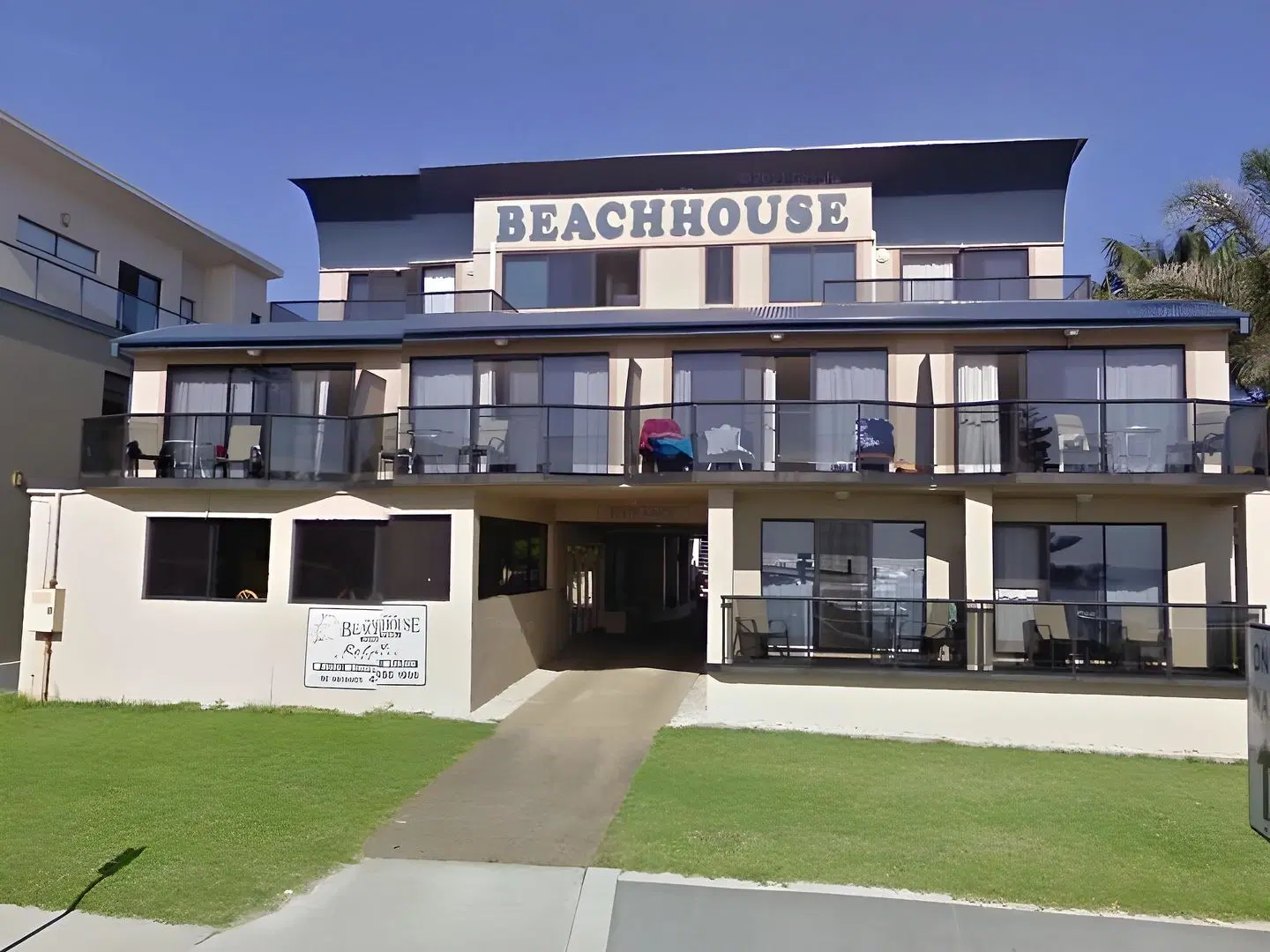 Beach House Mollymook EXTERIOR