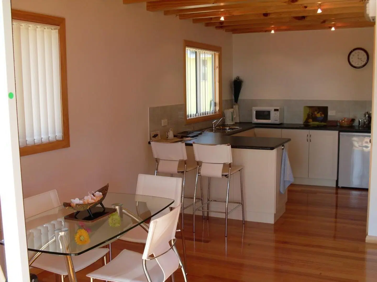 Four Seasons Holiday Cottages ROOM_EXAMPLE