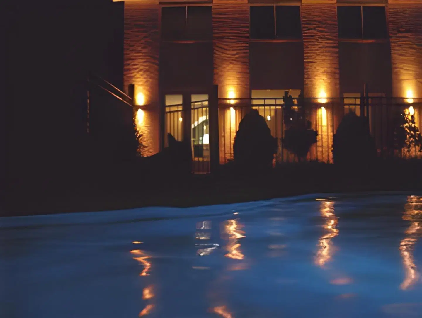 Bright on Track OUTDOOR_POOL
