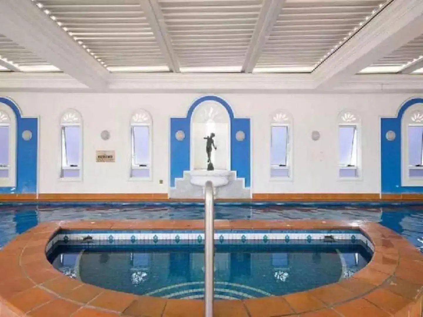 Broadbeach Holiday Apartments Hallenbad
