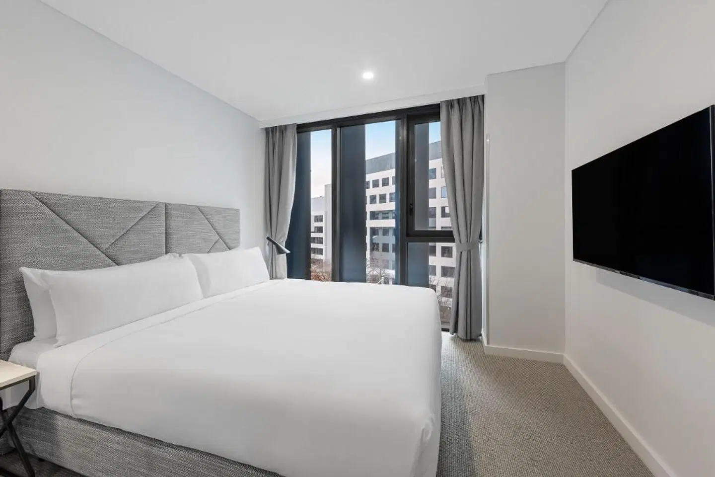 Meriton Suites Canberra ROOM_EXAMPLE