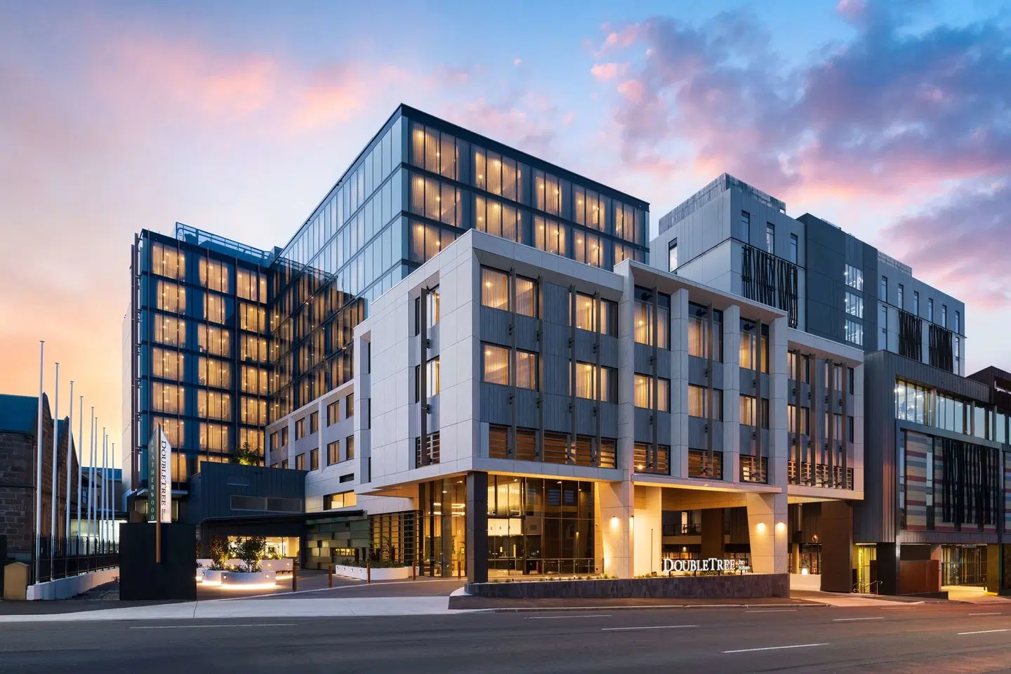 DoubleTree by Hilton Hobart EXTERIOR