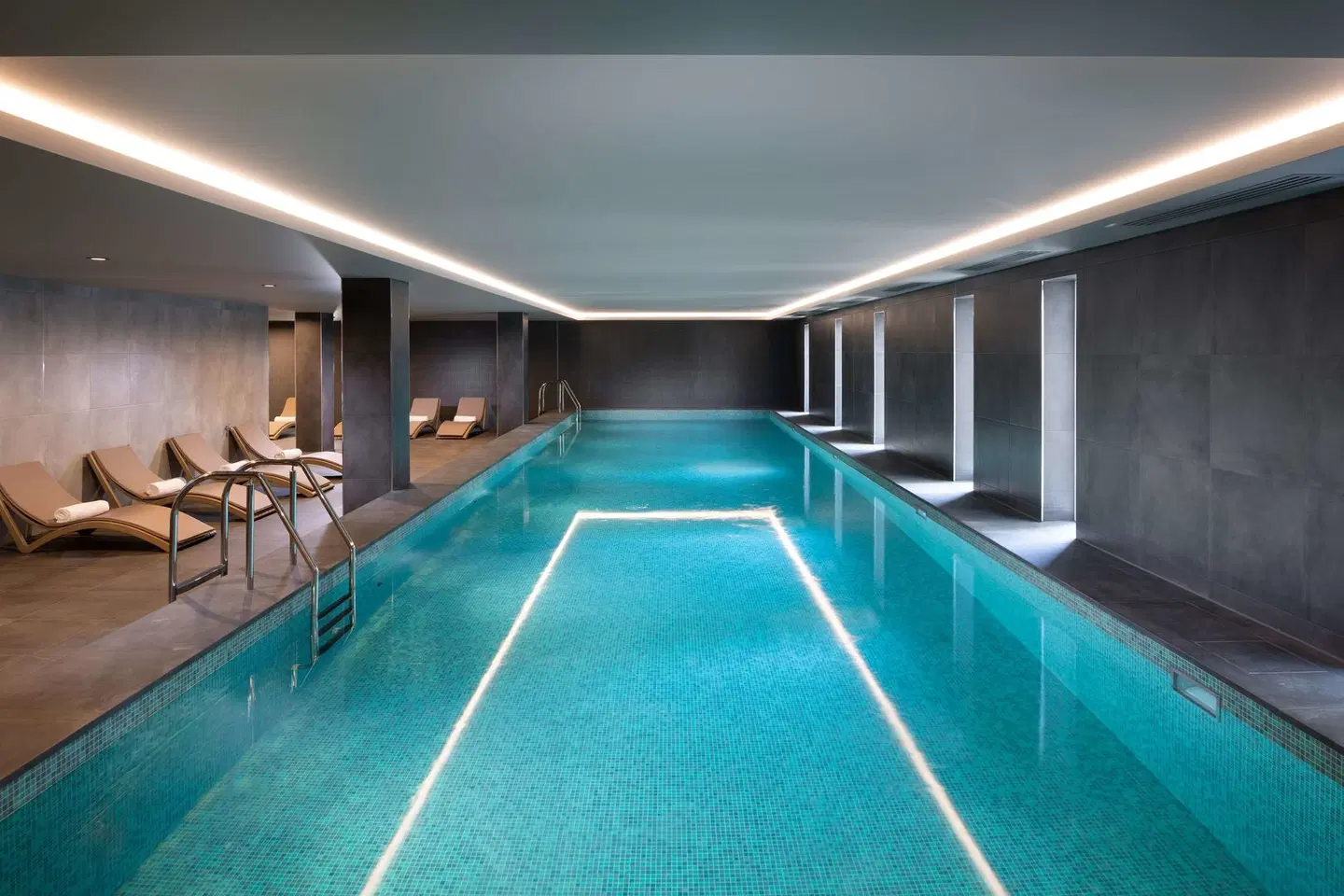 DoubleTree by Hilton Hobart Hallenbad