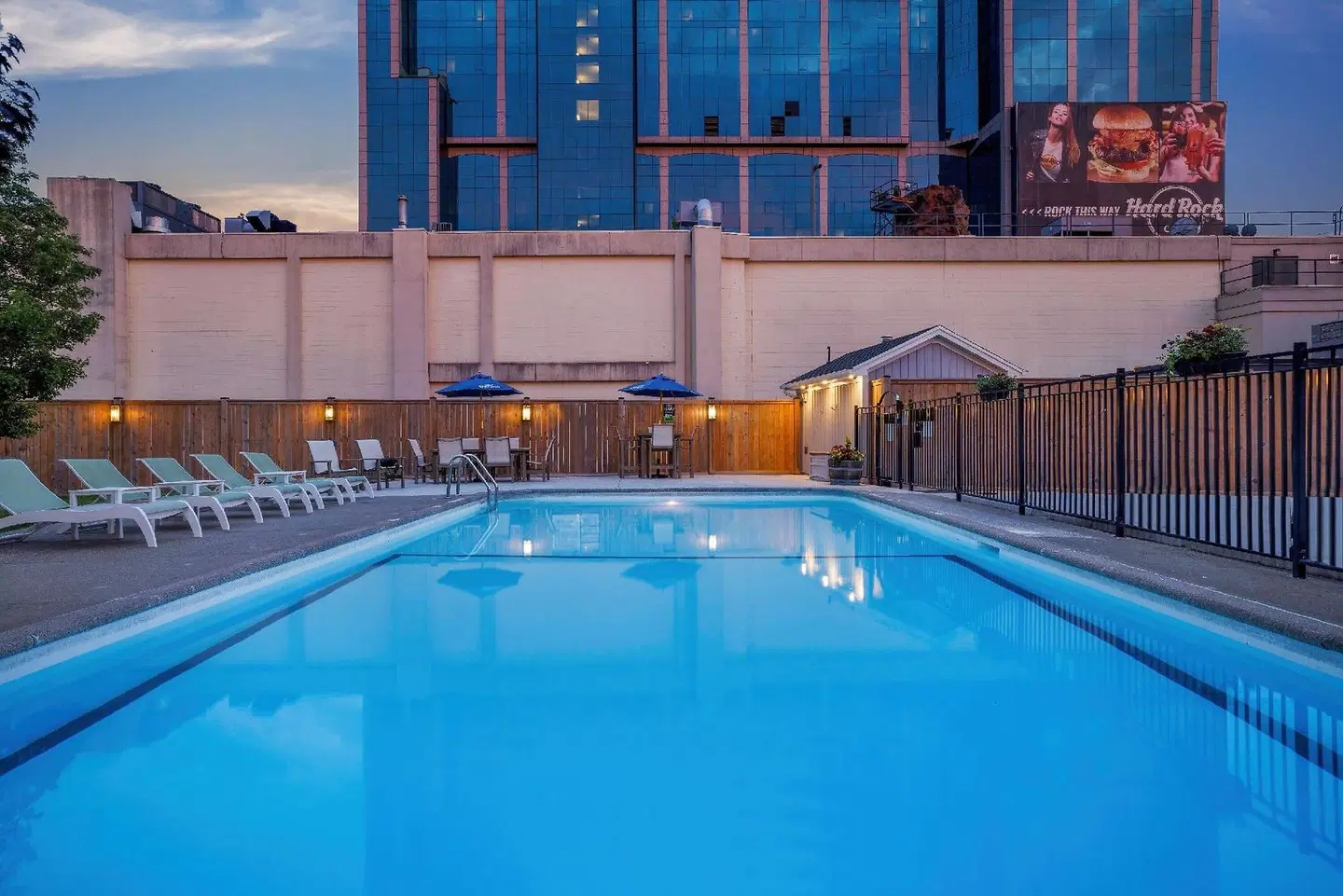 Travelodge by Wyndham Niagara Falls At the Falls Hallenbad