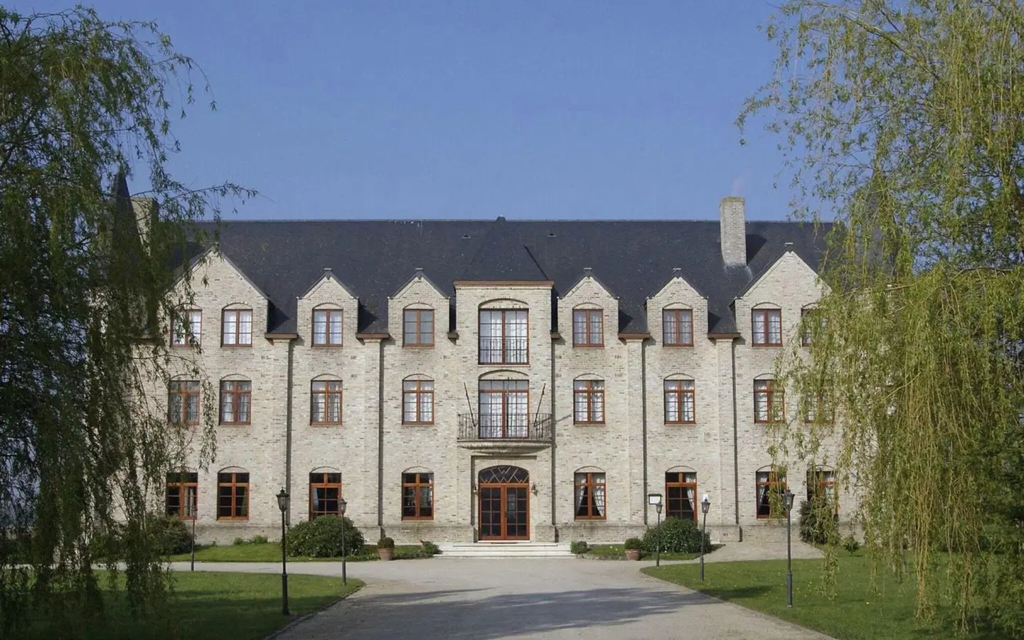 Hinterland EXTERIOR