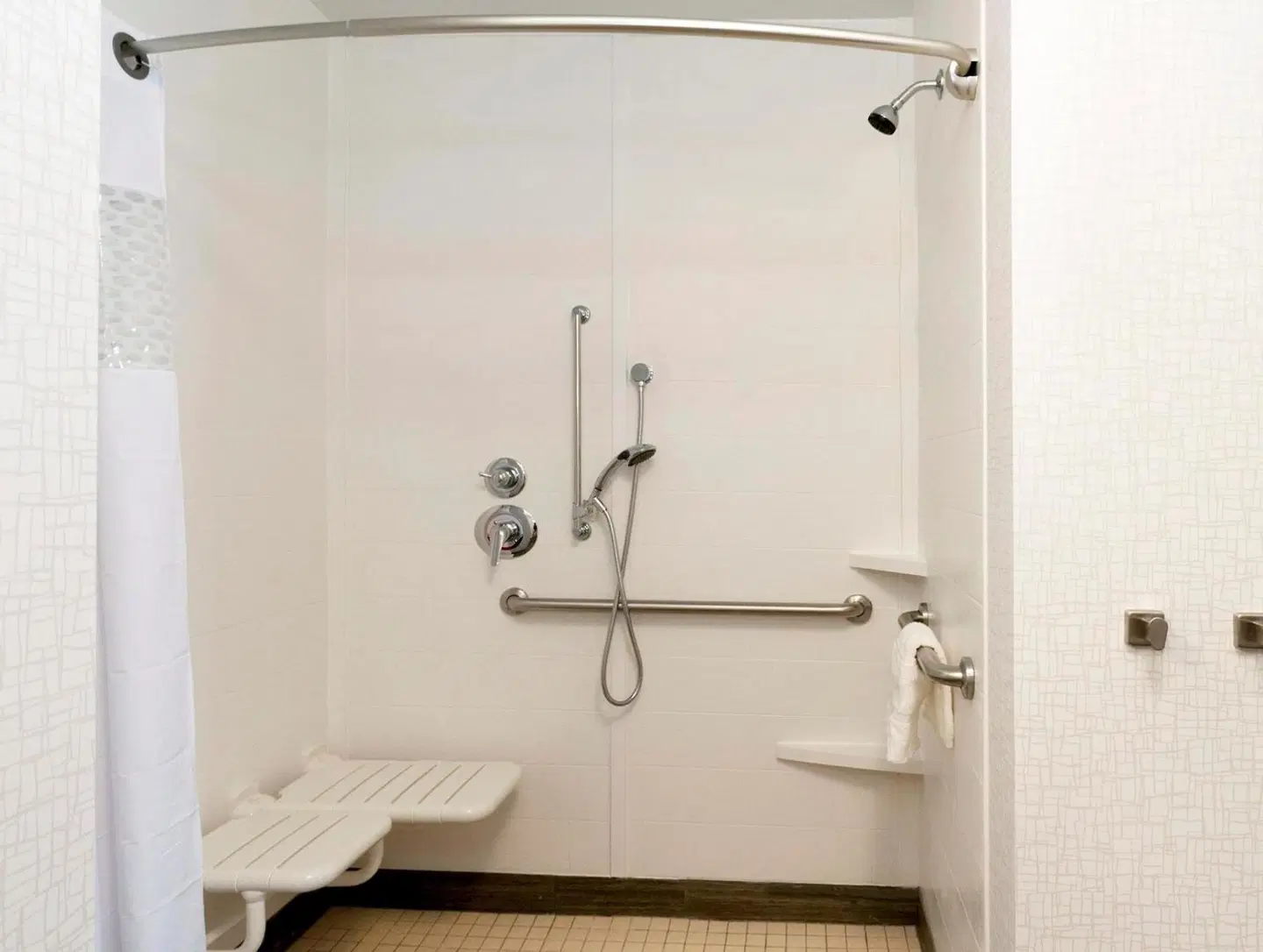 Hampton Inn & Suites Duluth North / Mall Area Badezimmer