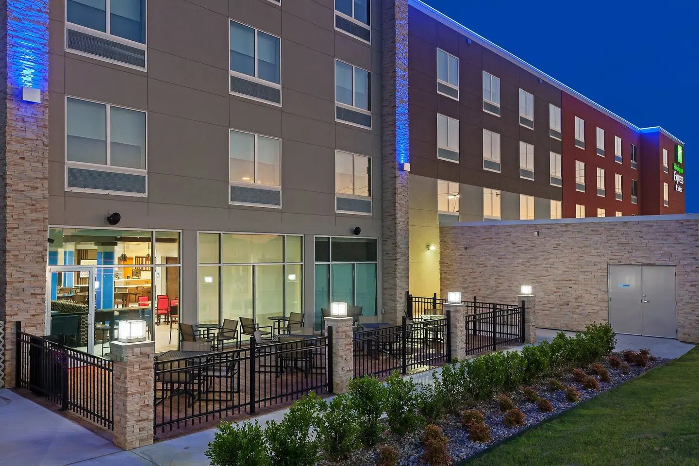Holiday Inn Express & Suites Tulsa South - Woodland Hills by IHG EXTERIOR