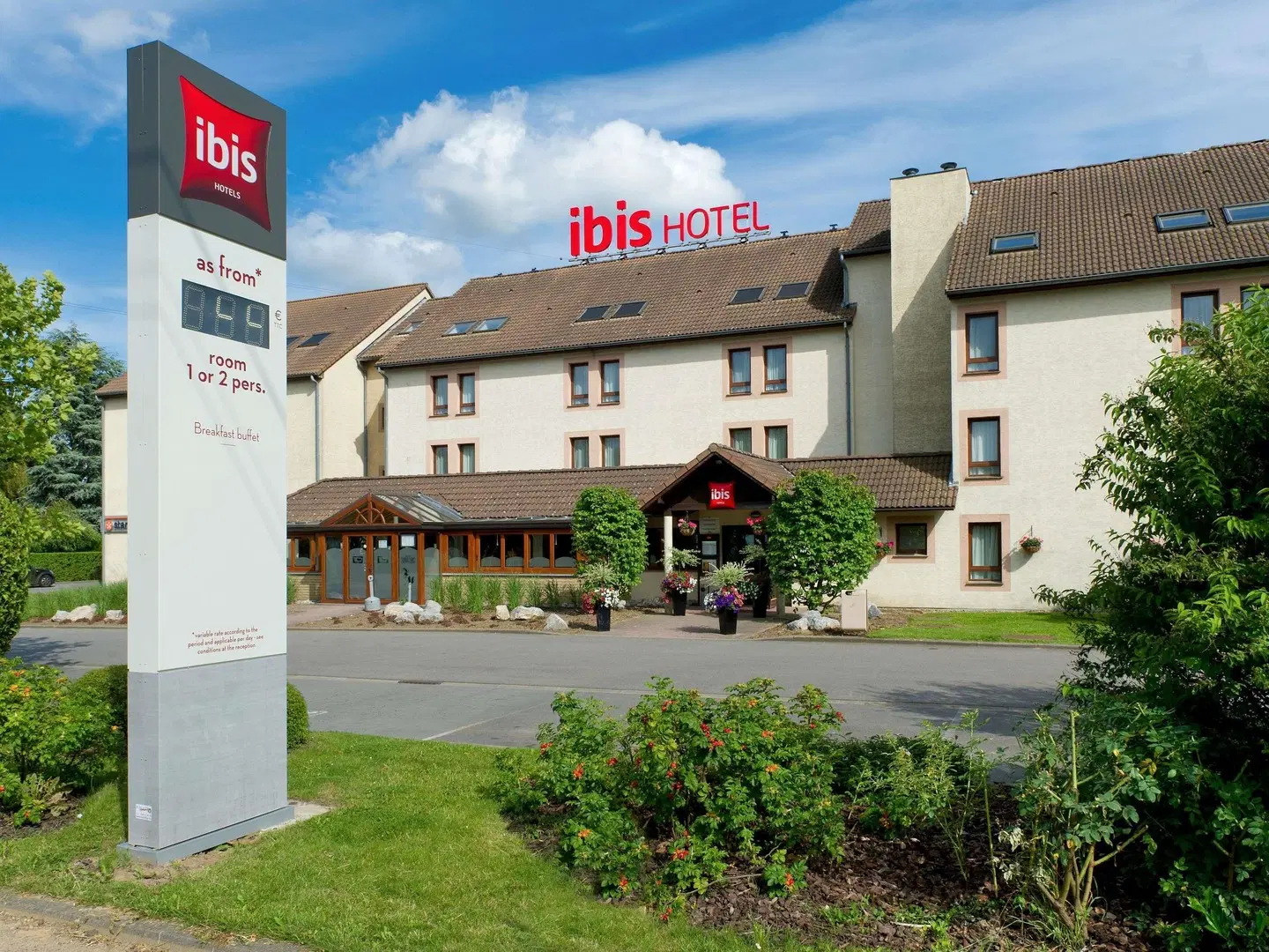 ibis Charleroi Airport Brussels South EXTERIOR
