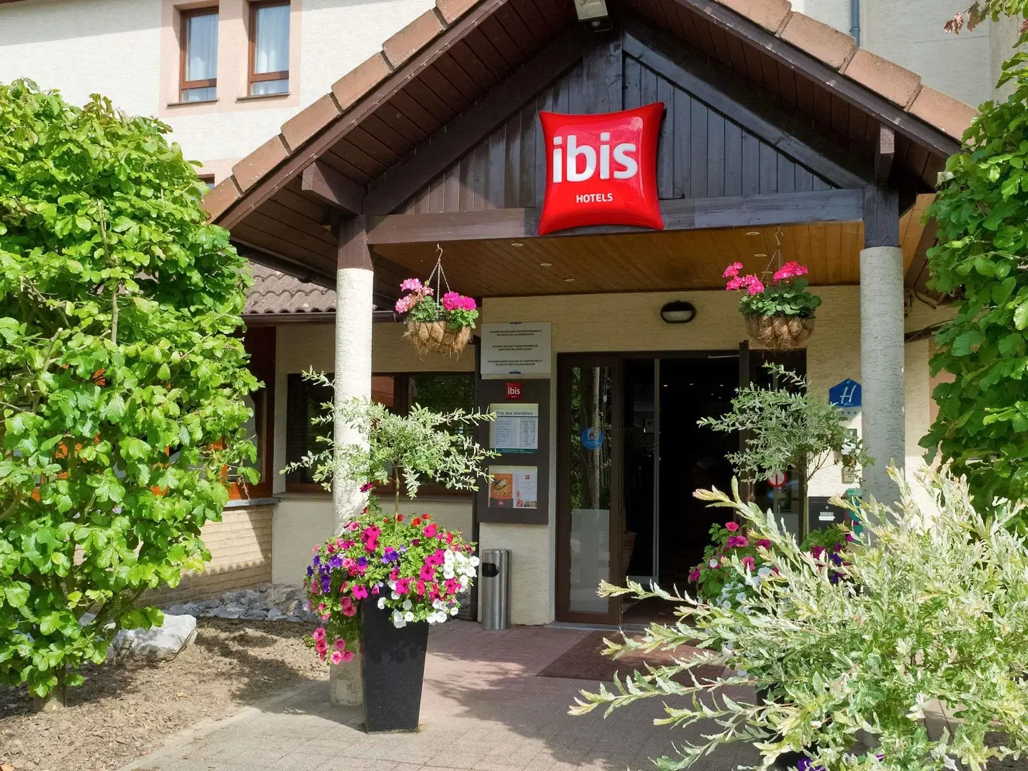 ibis Charleroi Airport Brussels South EXTERIOR