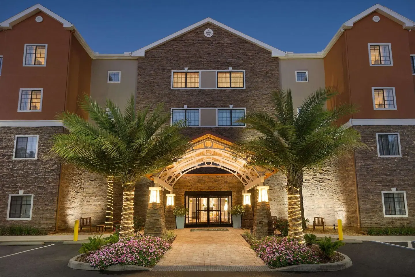 Homewood Suites by Hilton Jacksonville Deerwood Park EXTERIOR