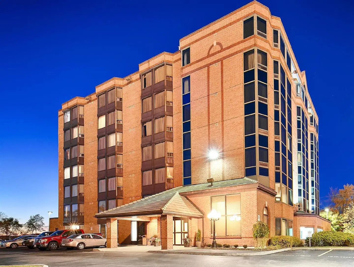 Best Western Plus Cambridge Hotel EXTERIOR