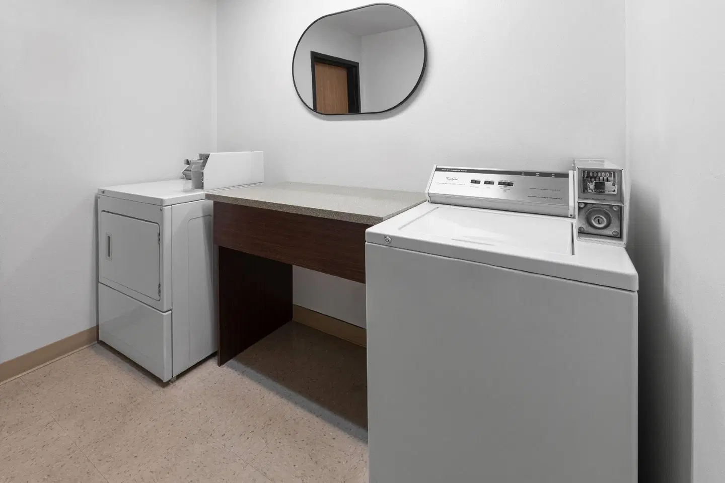 Super 8 by Wyndham Quebec City Badezimmer