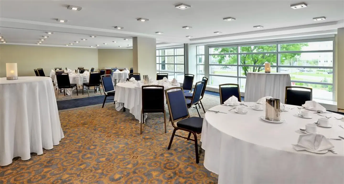 Sheraton Montreal Airport Hotel Restaurant