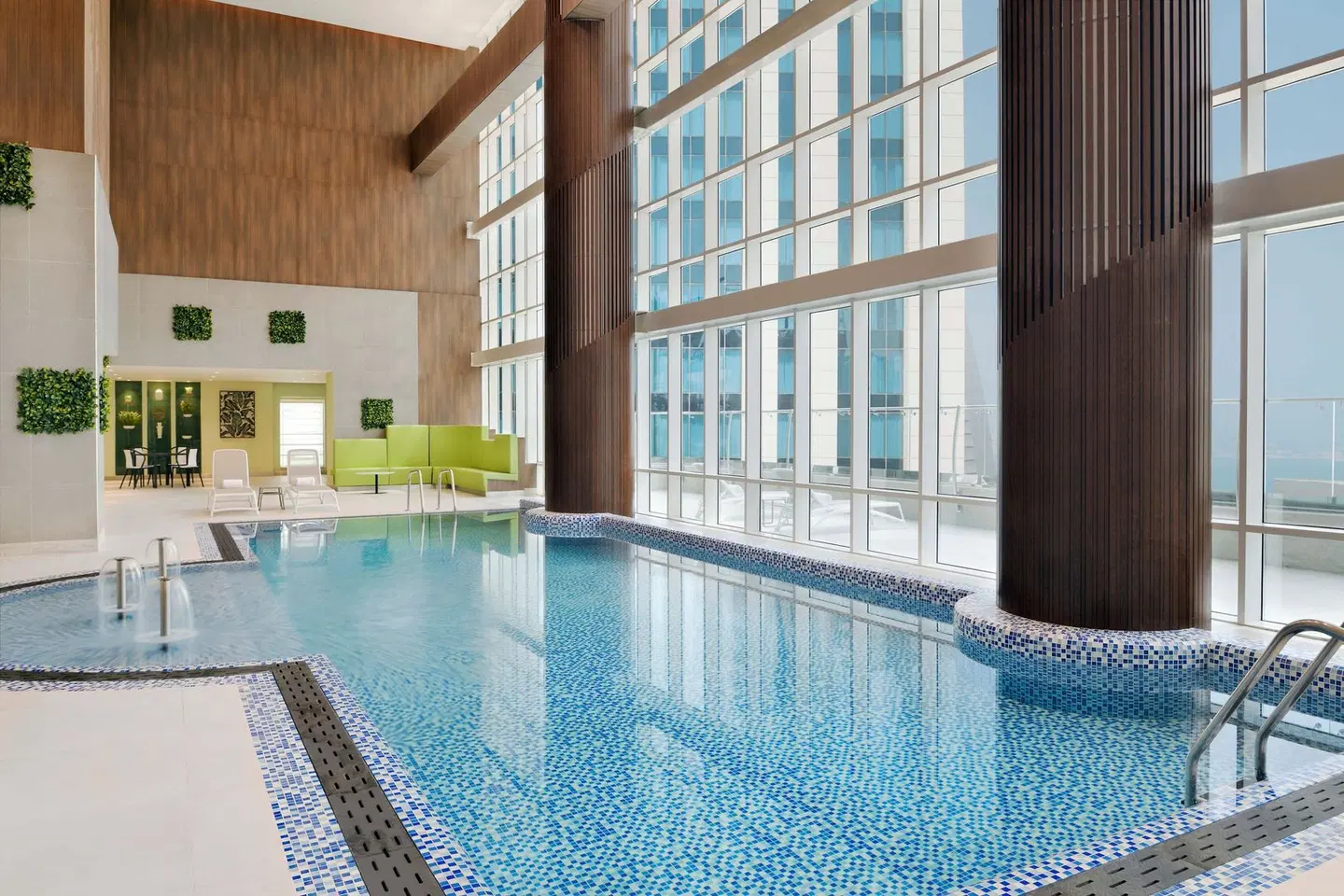 Element by Marriott City Center Doha Hallenbad