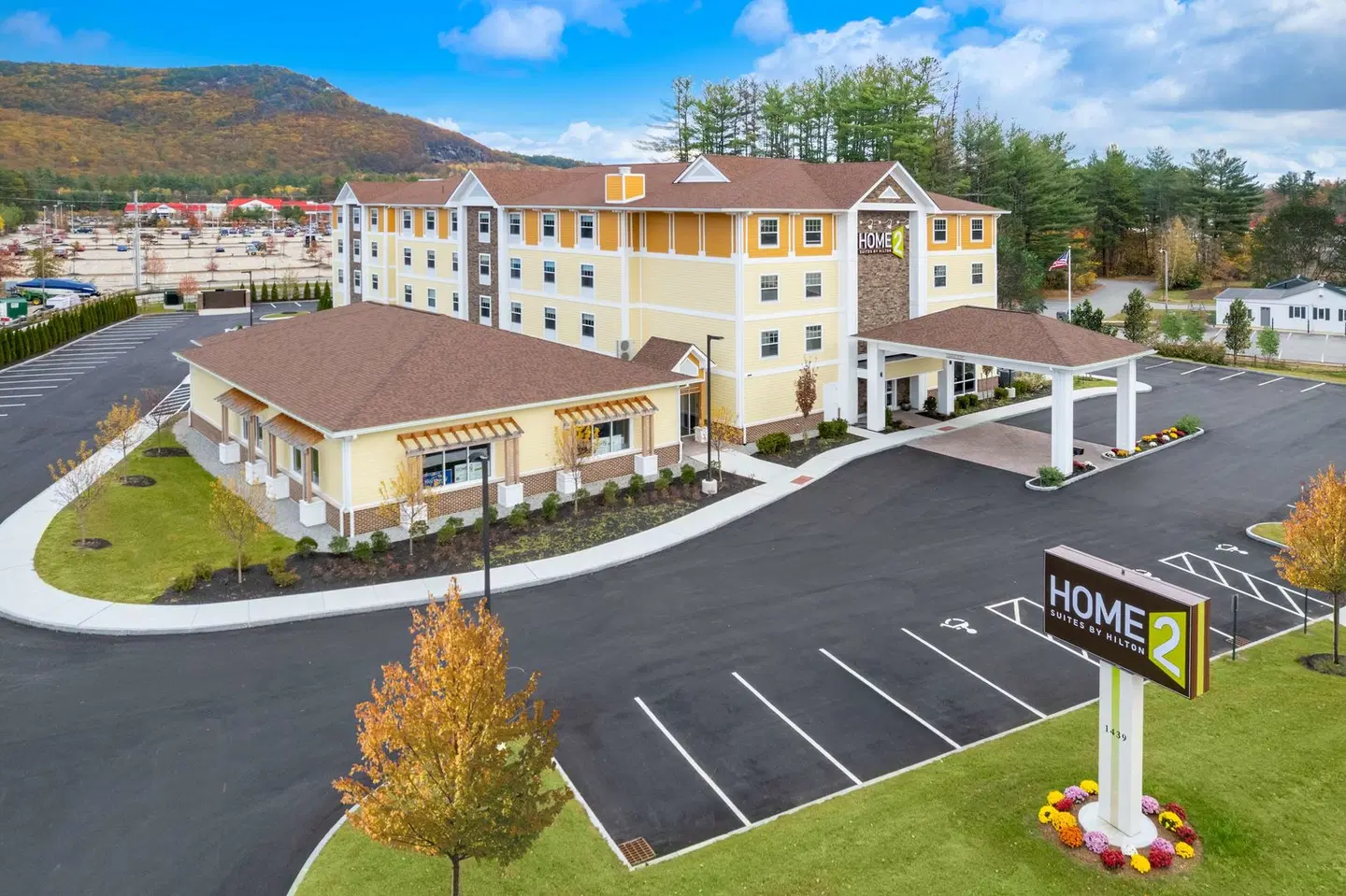 Home2 Suites by Hilton North Conway EXTERIOR