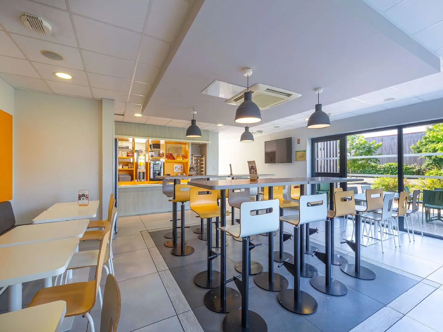Première Classe Chartres Sud - Barjouville Bar
