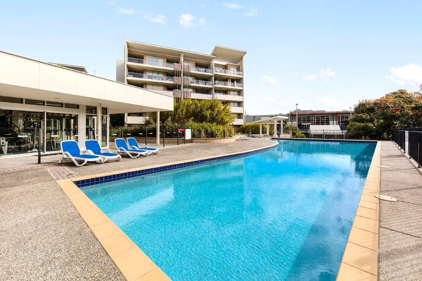 Oaks Mews OUTDOOR_POOL