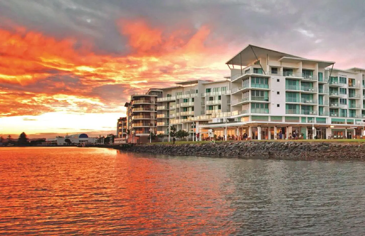 Ramada Hotel & Suites by Wyndham Ballina Byron EXTERIOR