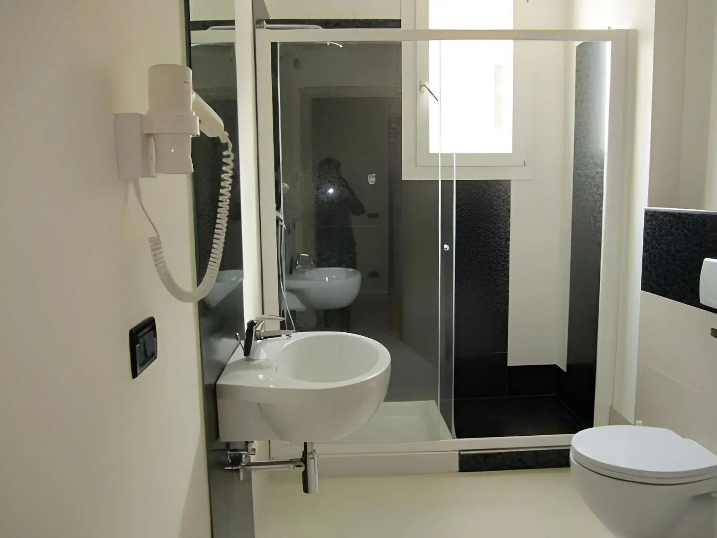 Residence Aprilia Badezimmer