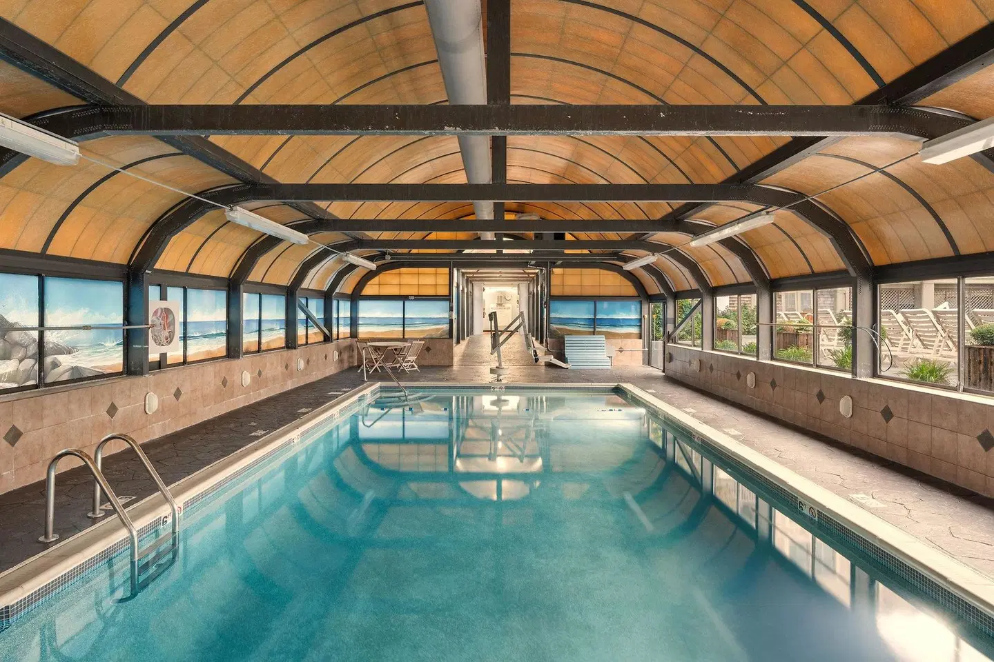 Club Wyndham Newport Onshore Hallenbad