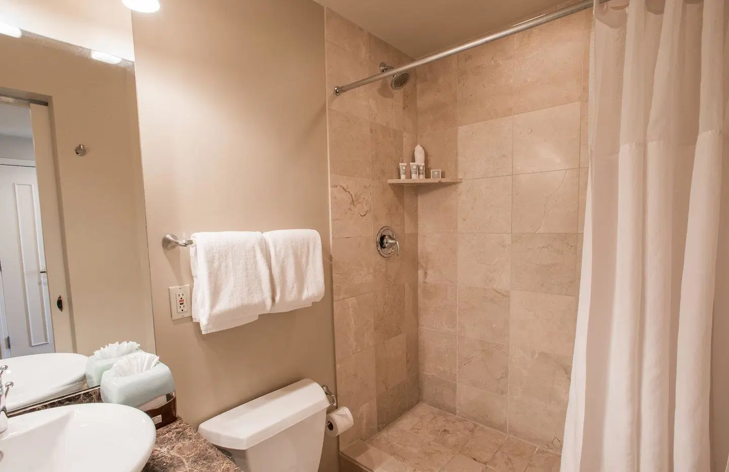 Magnolia Hotel Omaha Badezimmer
