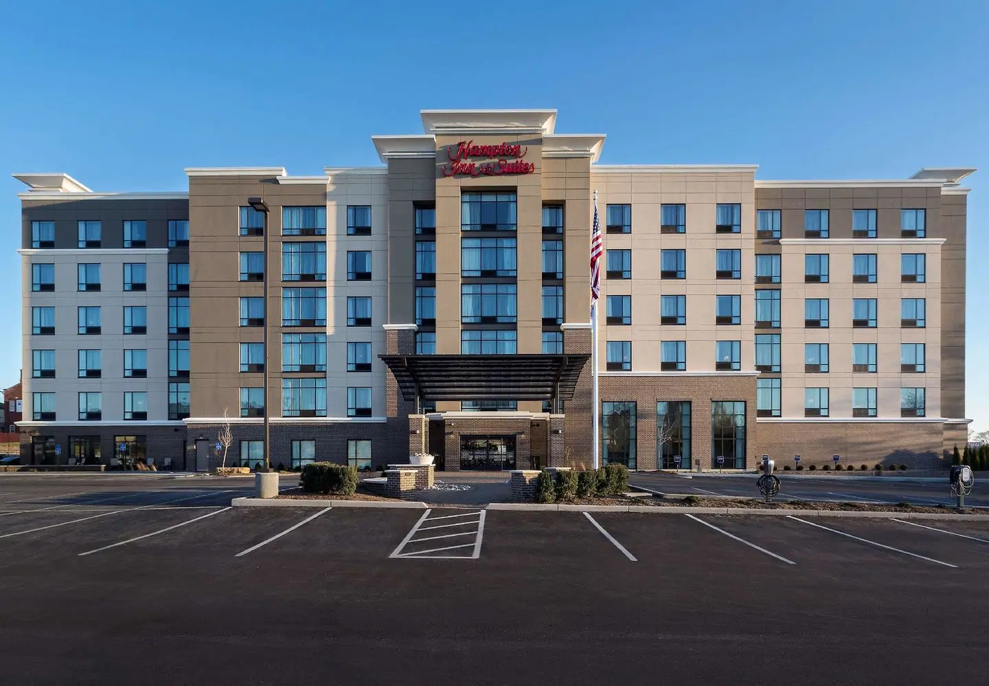 Hampton Inn & Suites Newport/Cincinnati EXTERIOR