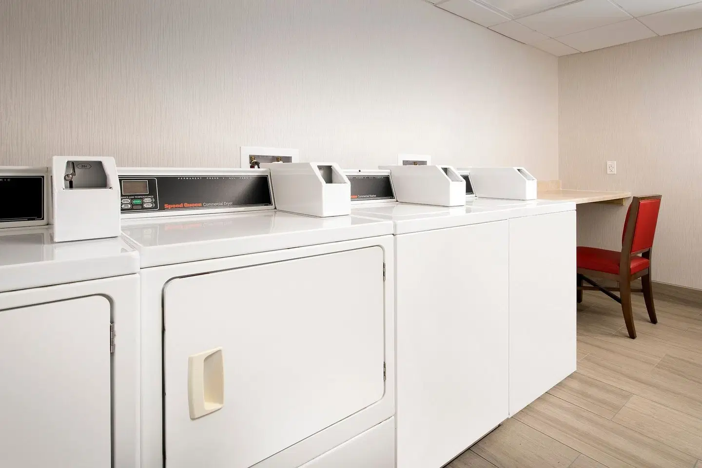 Holiday Inn Express & Suites Baltimore - BWI Airport North by IHG ROOM_EXAMPLE