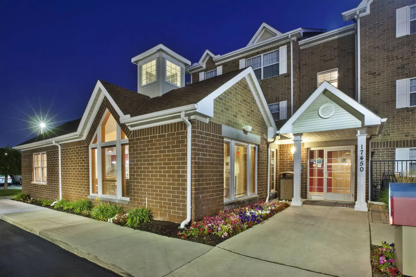 TownePlace Suites by Marriott Detroit Livonia EXTERIOR