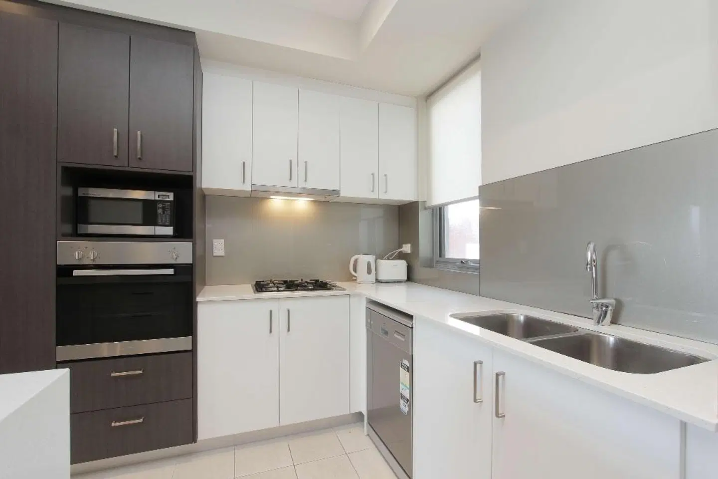 Zappeion Apartments Badezimmer