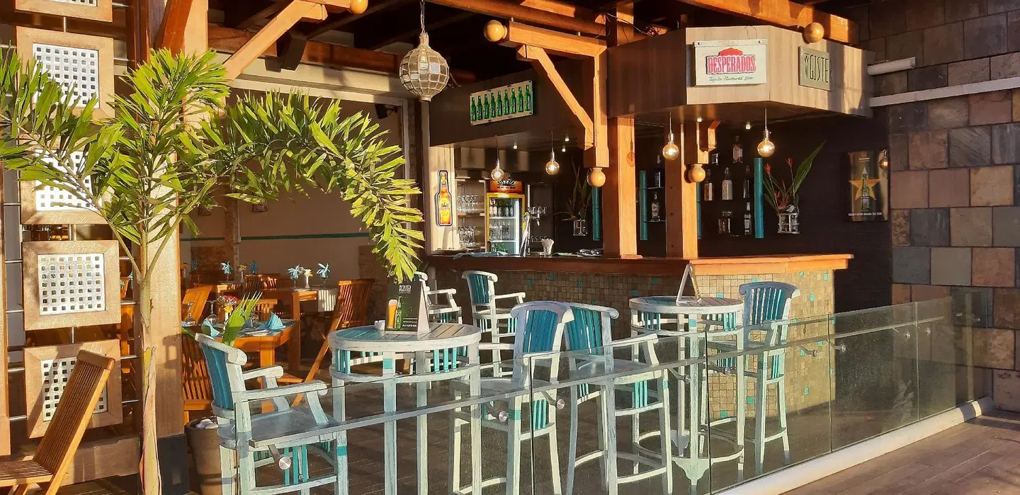 Azure Beach Boutique Hotel Bar