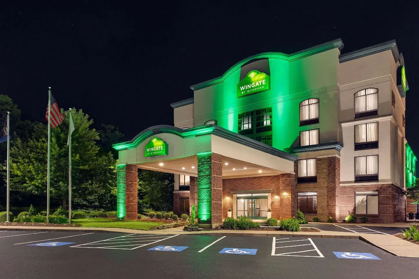 Wingate by Wyndham Louisville East EXTERIOR