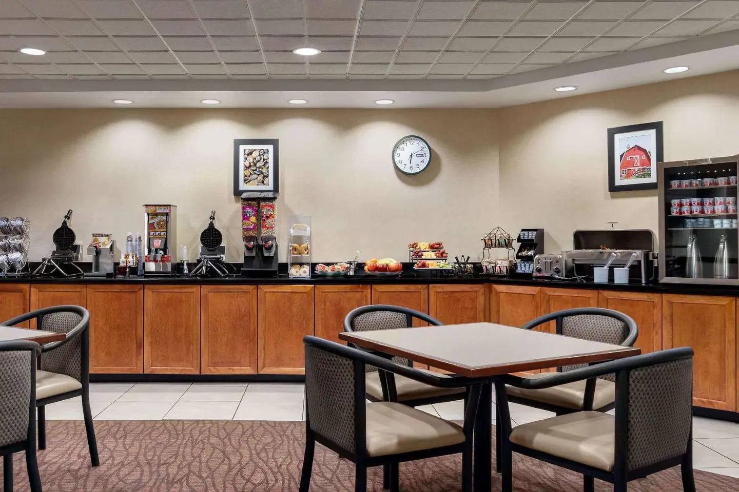 Wingate by Wyndham Louisville East Bar