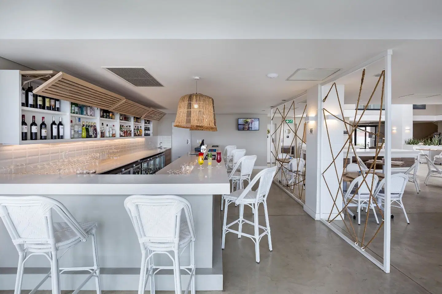 Bluewater Bay Sunrise Hotel Bar