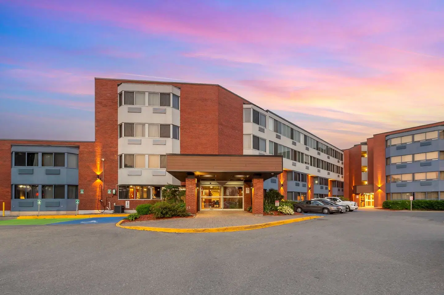 Best Western Plus Ottawa City Centre EXTERIOR