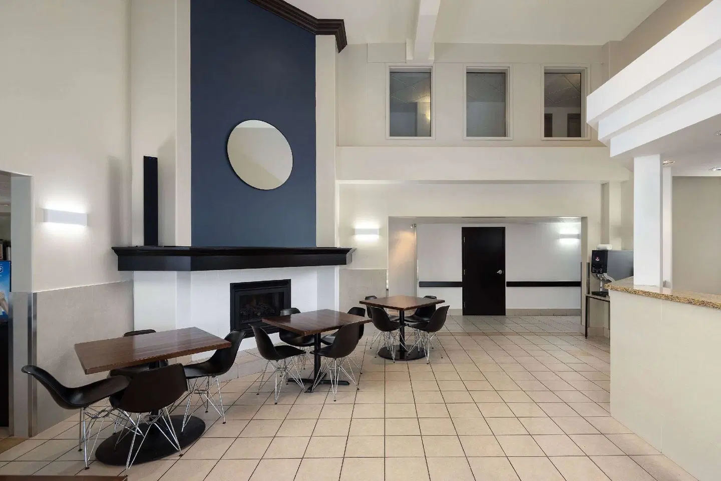 Super 8 by Wyndham Sainte Agathe Des Monts LOUNGE_LOBBY