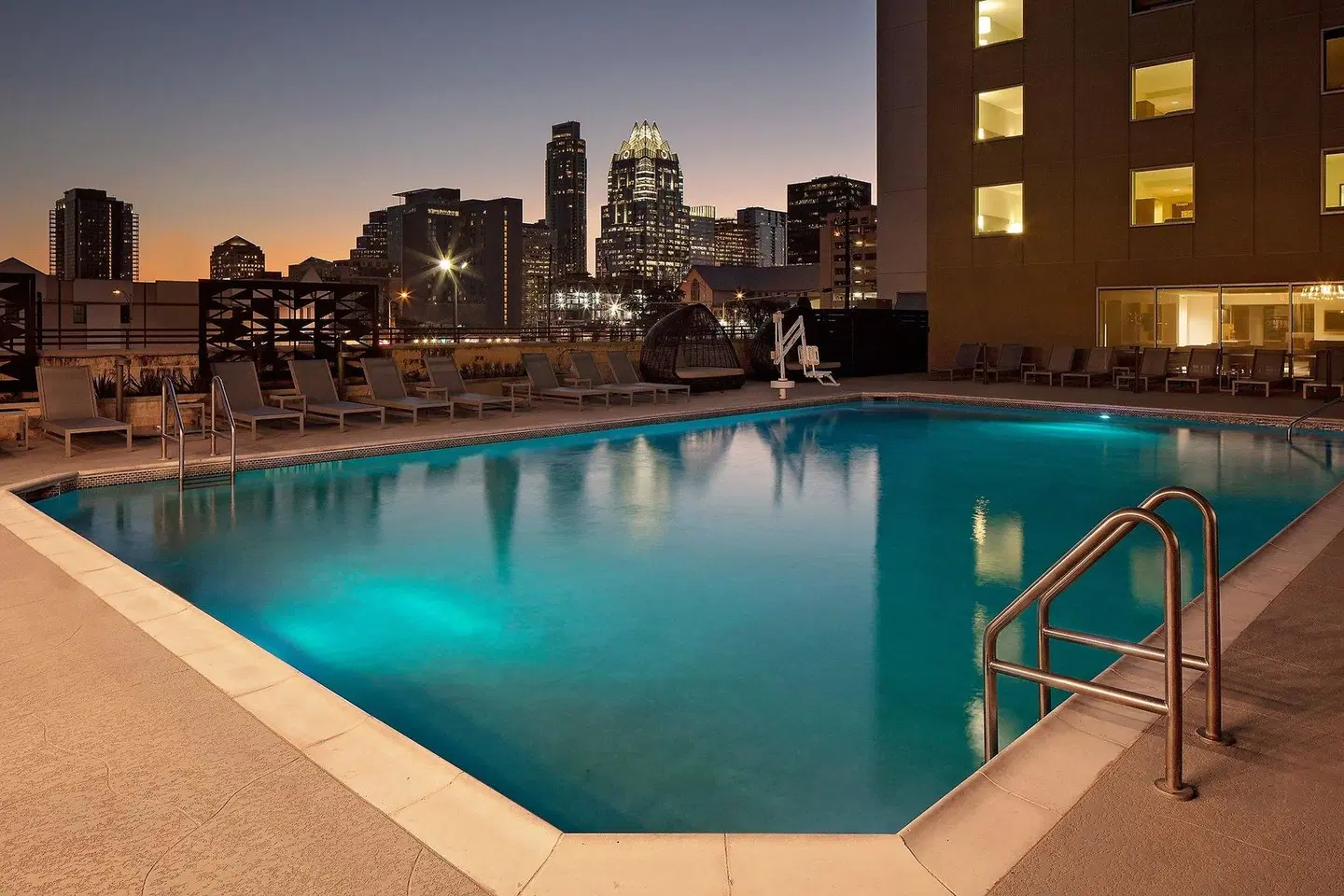 Hotel Indigo Austin Downtown by IHG OUTDOOR_POOL