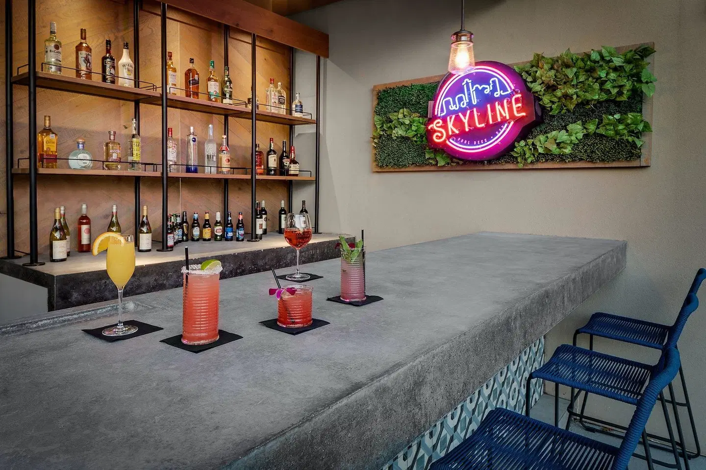 Hotel Indigo Austin Downtown by IHG Bar