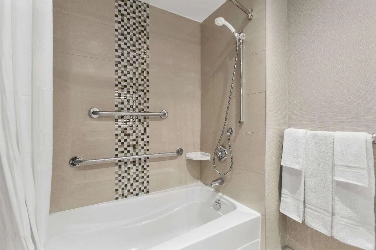 Days Inn by Wyndham Ottawa Badezimmer