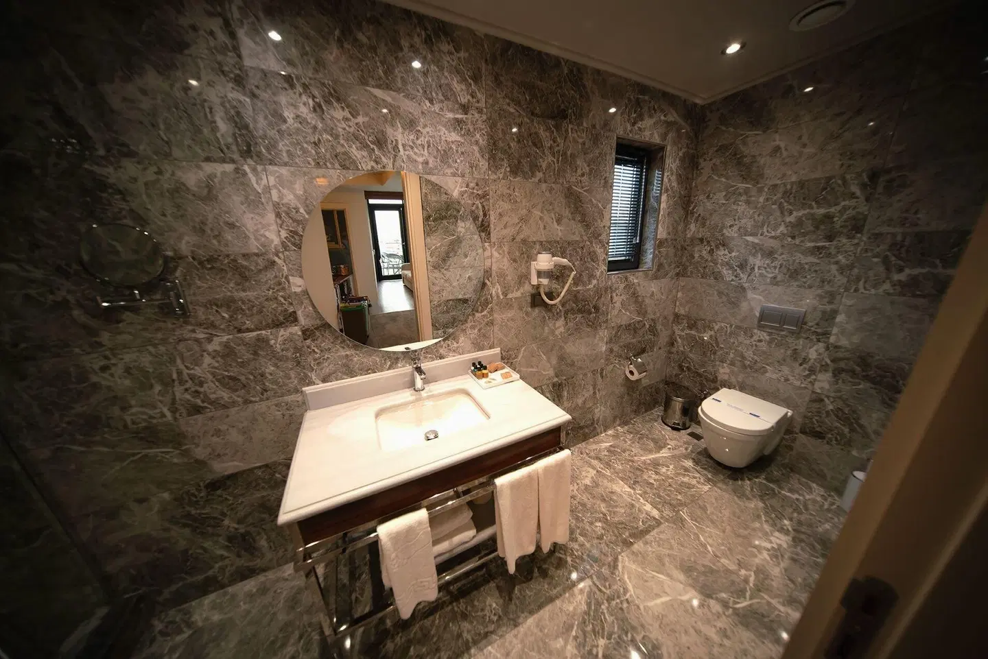 Golden Royal Hotel Badezimmer