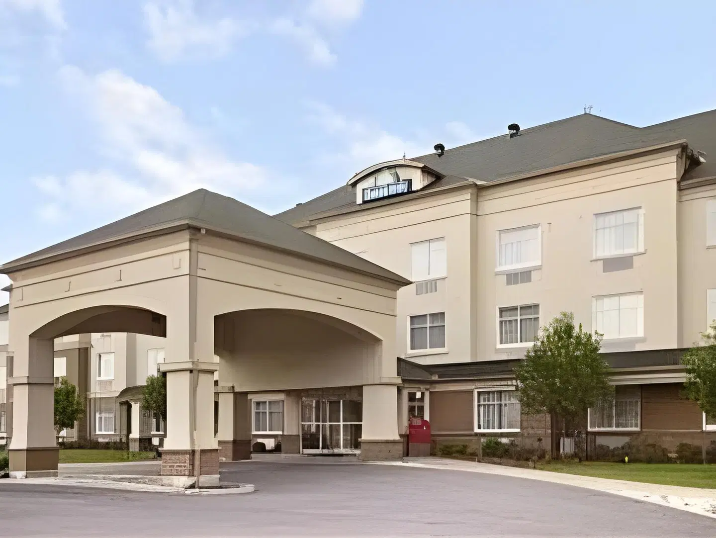 Days Inn by Wyndham Ottawa Airport EXTERIOR