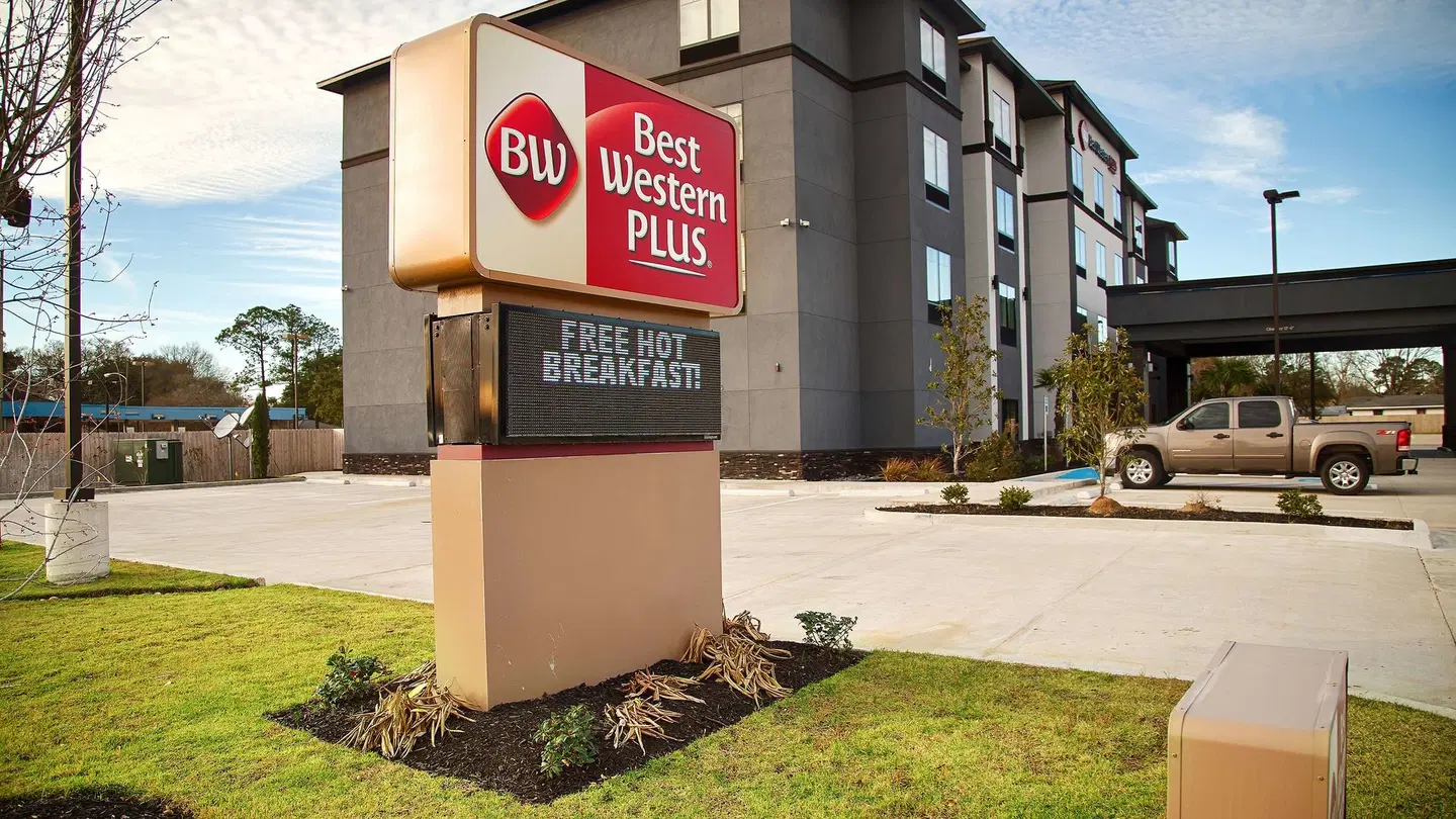 Best Western Plus Prien Lake Inn & Suites EXTERIOR