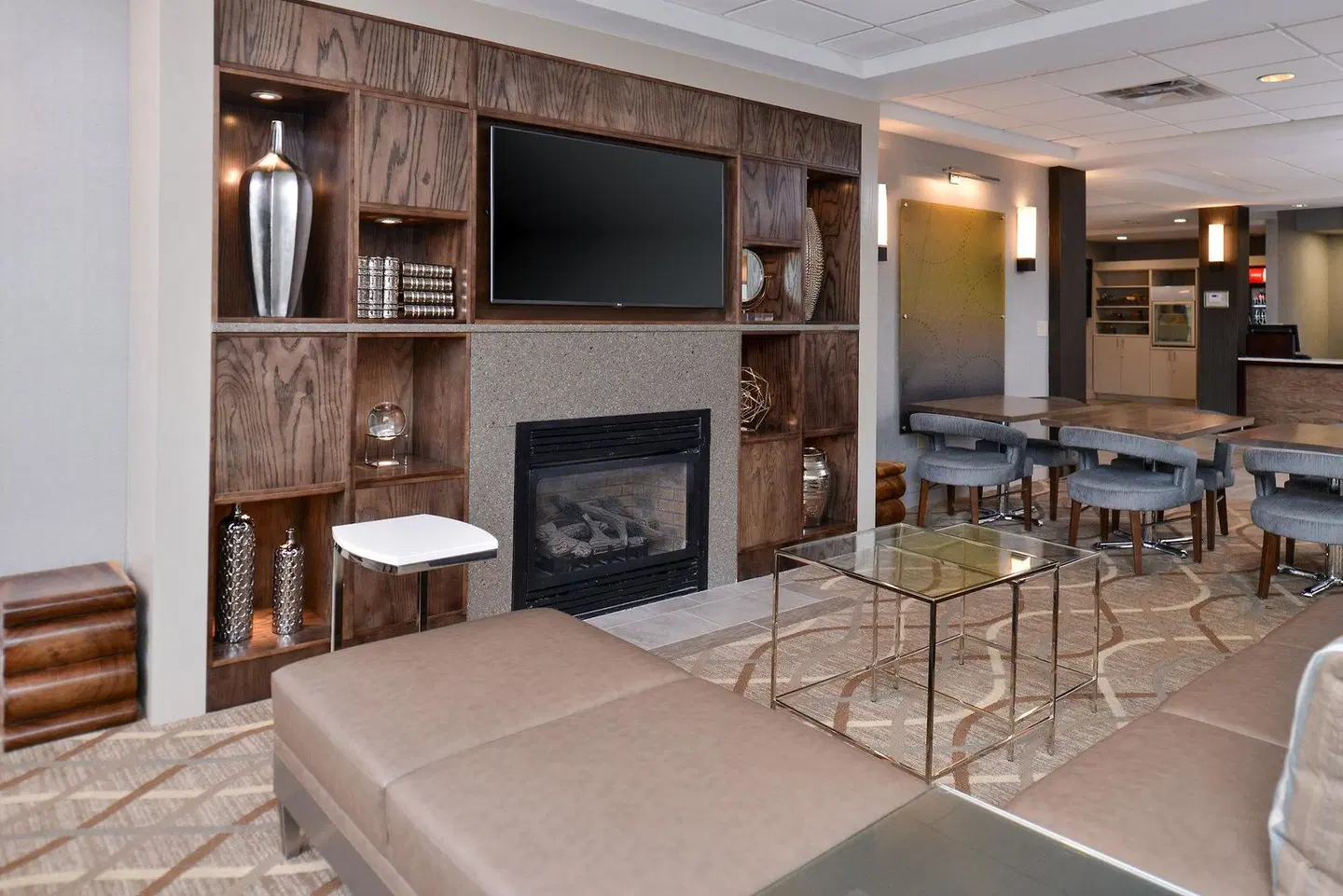 Holiday Inn Express & Suites Lafayette by IHG LOUNGE_LOBBY