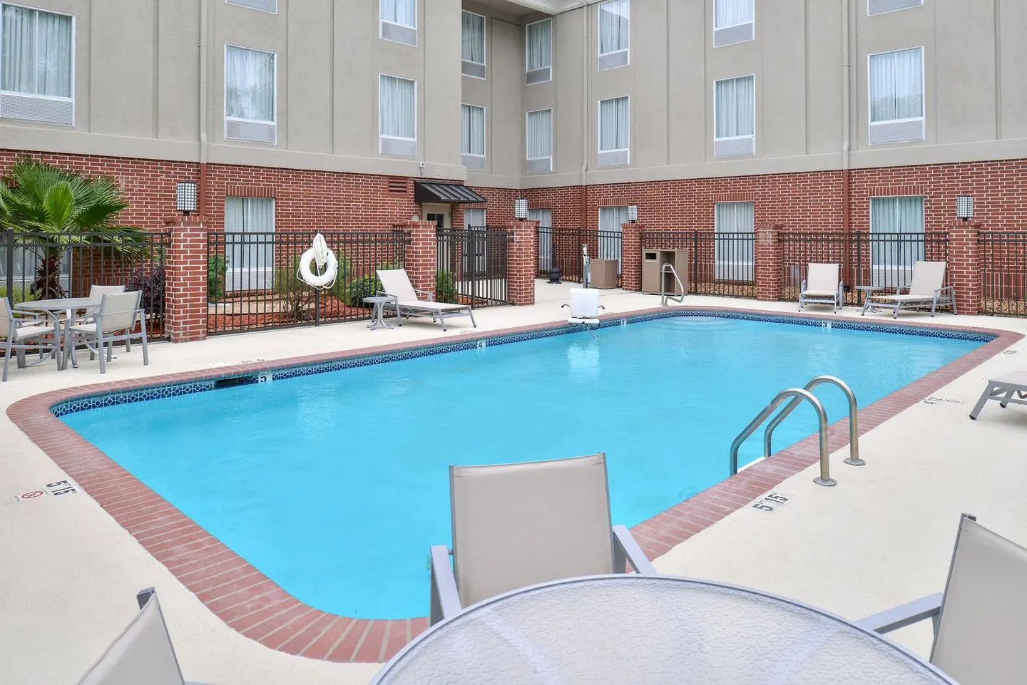 Holiday Inn Express & Suites Lafayette by IHG OUTDOOR_POOL