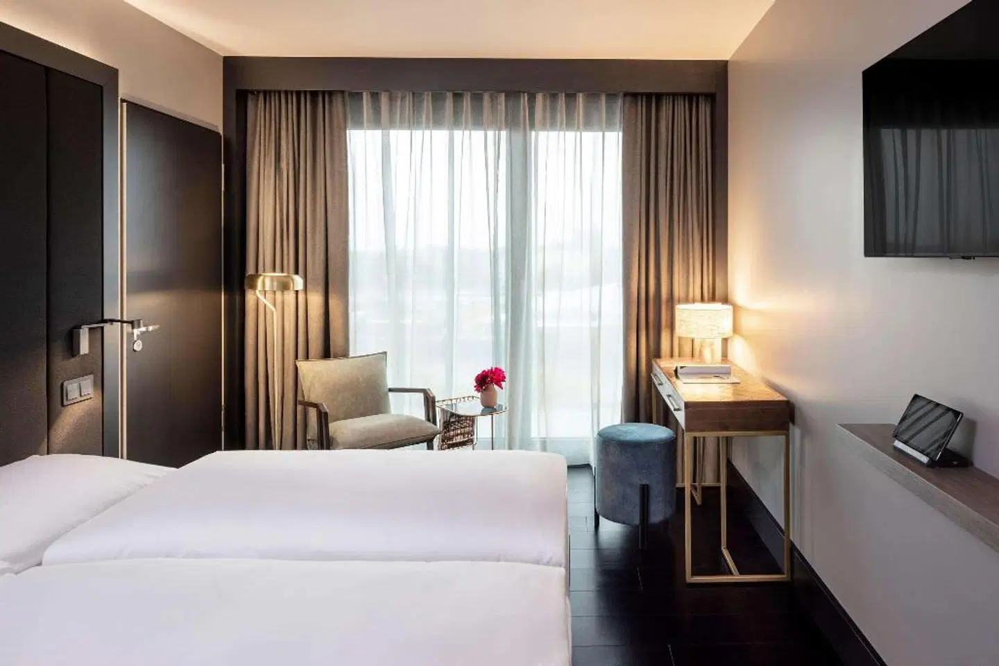 AMANO Eastside ROOM_EXAMPLE