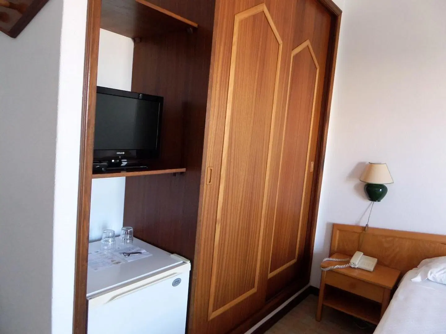 Luar ROOM_EXAMPLE