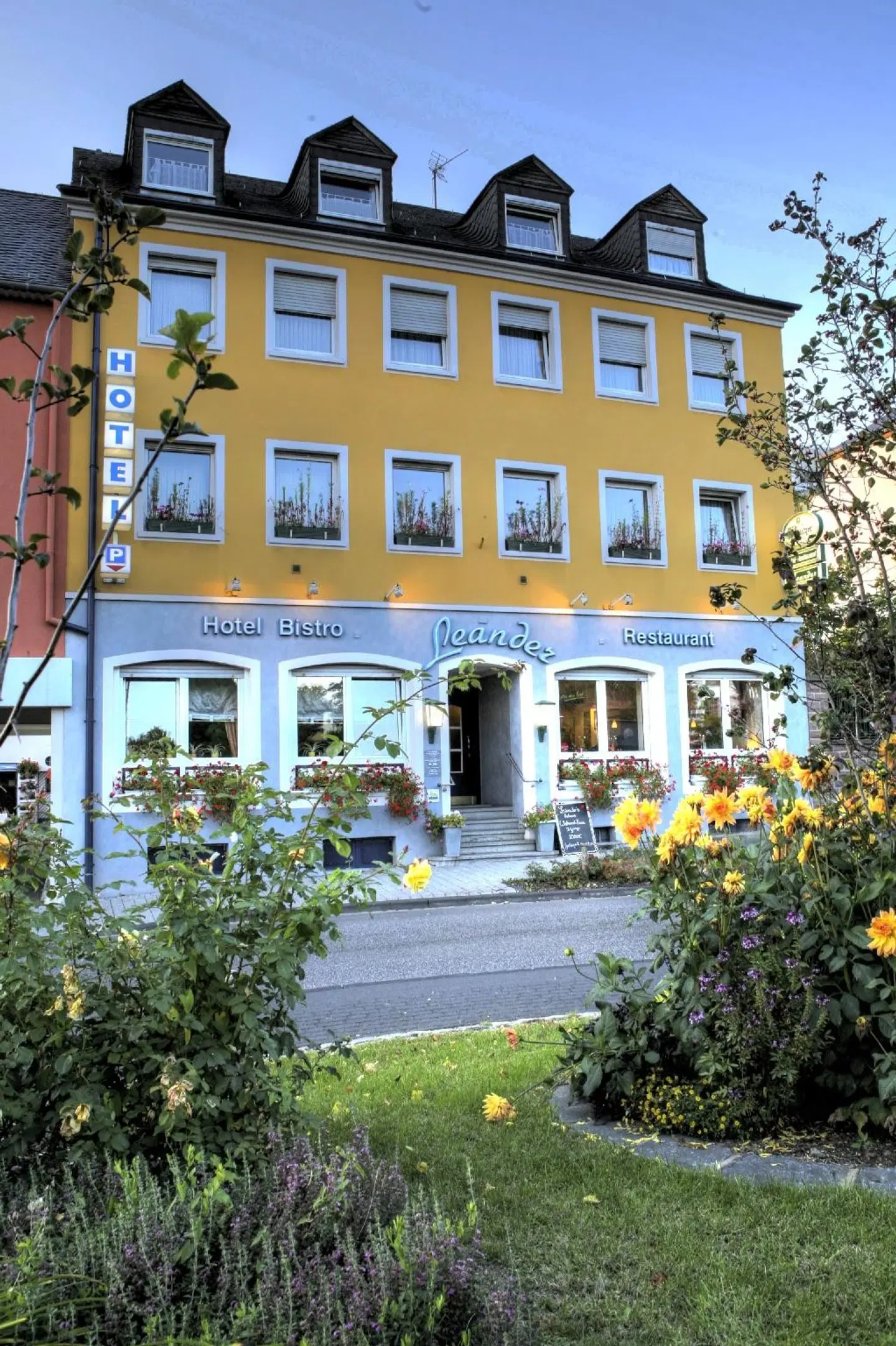 Leander EXTERIOR