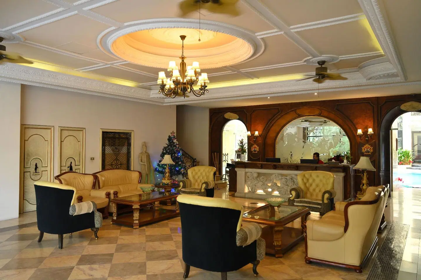 Four Seasons Place LOUNGE_LOBBY