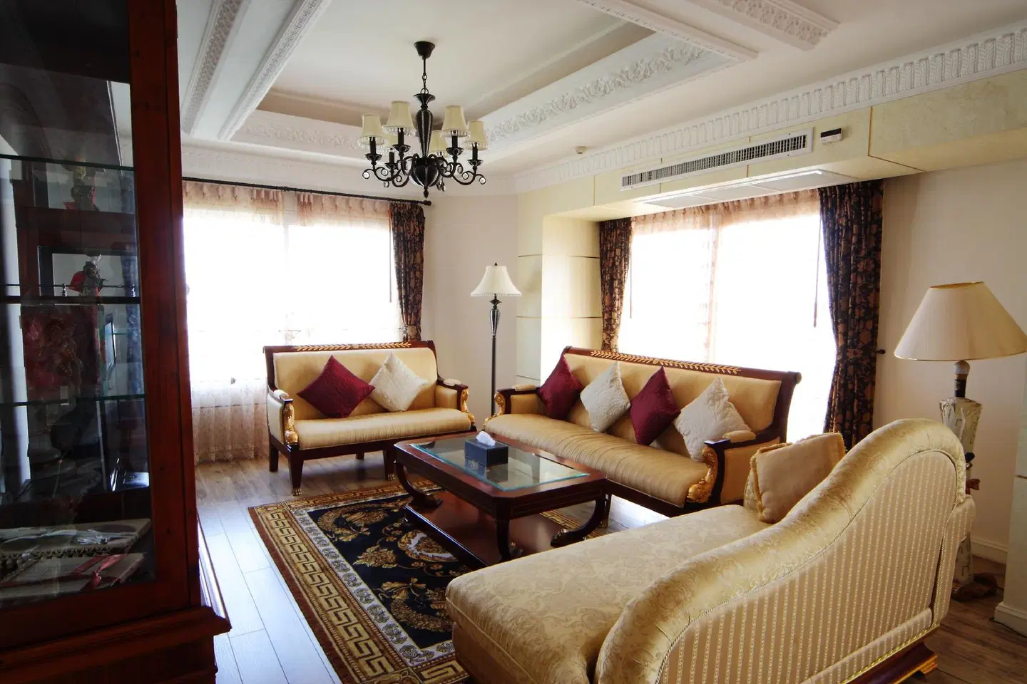 Four Seasons Place ROOM_EXAMPLE