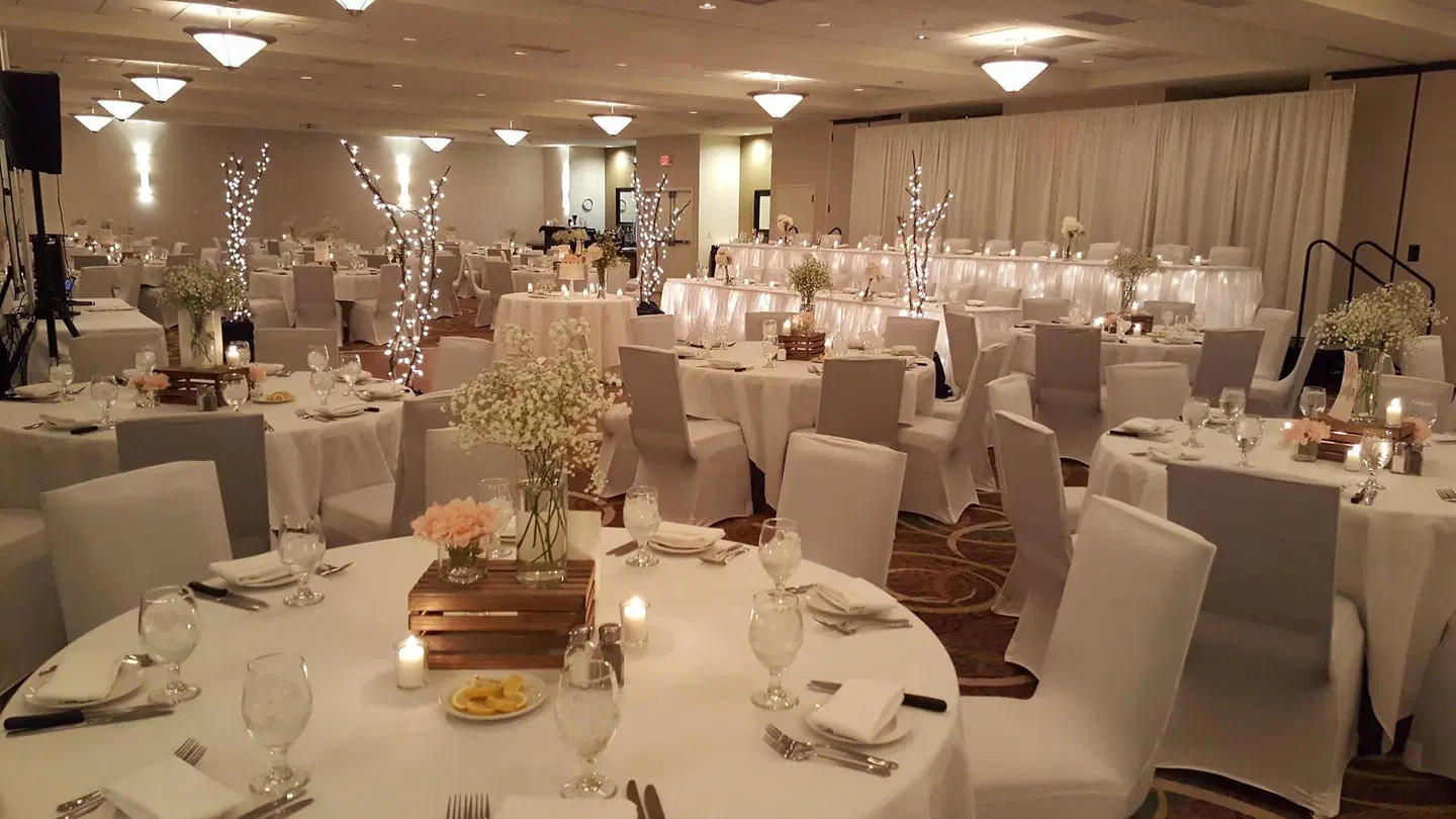 Holiday Inn & Suites Bloomington-Airport by IHG Restaurant